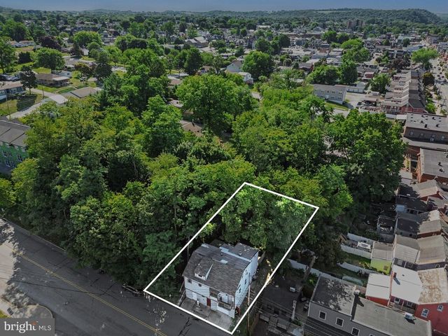 318 LINDEN ST, Columbia, PA 17512