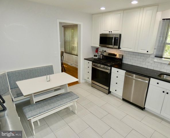 808 ROCK LN, Newark, DE 19713