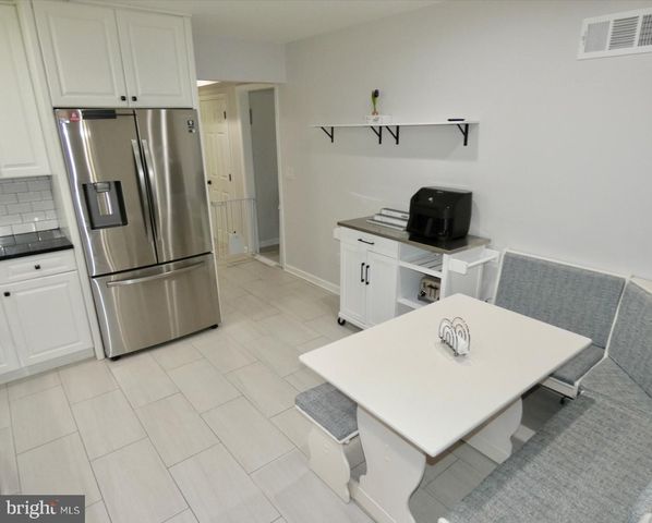 808 ROCK LN, Newark, DE 19713