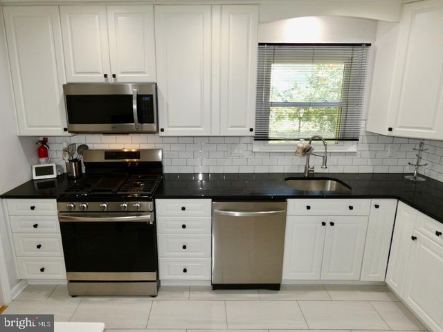 808 ROCK LN, Newark, DE 19713