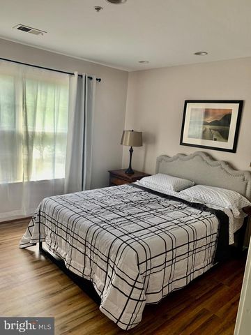 2104 SAYAN, Camp Springs, MD 20748