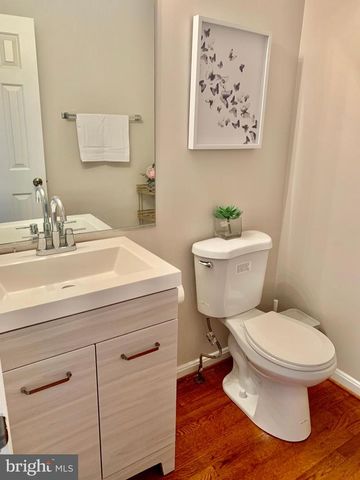 2104 SAYAN, Camp Springs, MD 20748