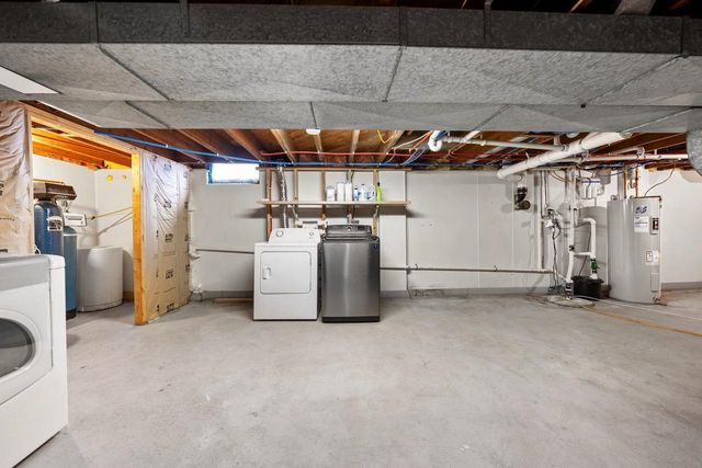 W3866 COUNTY RD S, Appleton, WI 54913