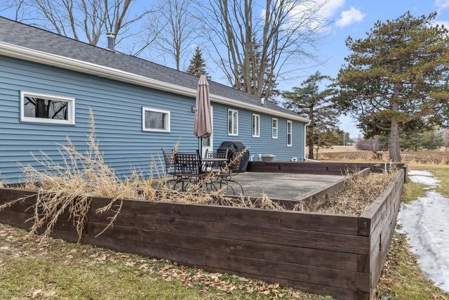 W3866 COUNTY RD S, Appleton, WI 54913