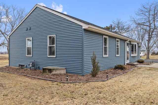 W3866 COUNTY RD S, Appleton, WI 54913