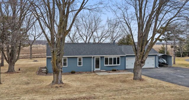 W3866 COUNTY RD S, Appleton, WI 54913