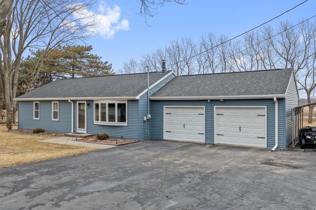 W3866 COUNTY RD S, Appleton, WI 54913