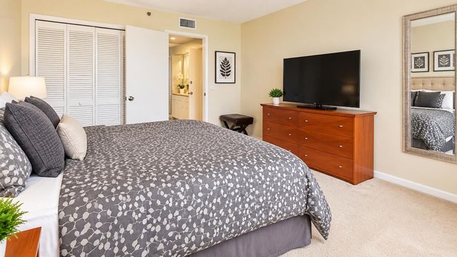 3510 OAKS Way 408, Pompano Beach, FL 33069