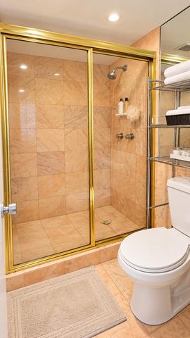 3510 OAKS Way 408, Pompano Beach, FL 33069