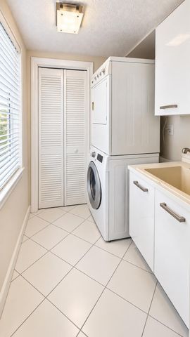 3510 OAKS Way 408, Pompano Beach, FL 33069