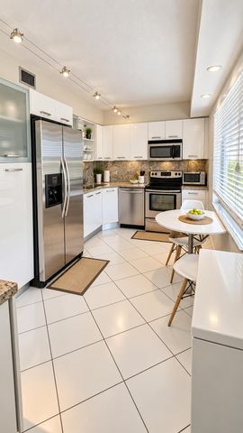 3510 OAKS Way 408, Pompano Beach, FL 33069