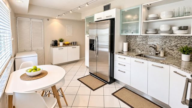 3510 OAKS Way 408, Pompano Beach, FL 33069
