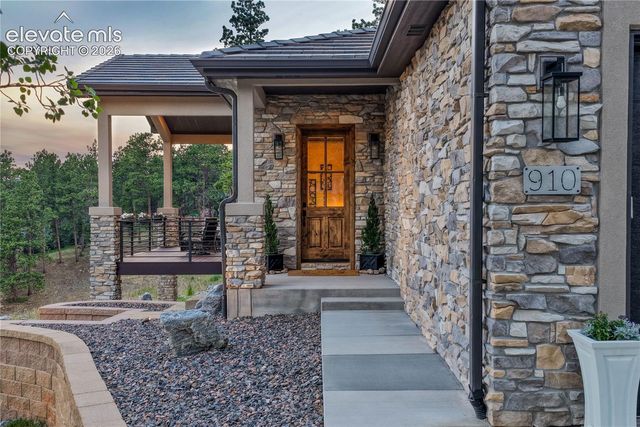 910 Spacious Skies Drive, Woodland Park, CO 80863