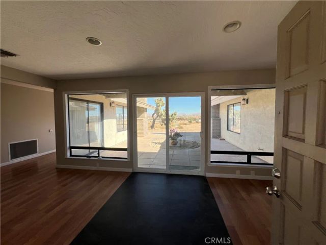18530 Eucalyptus Street, Hesperia, CA 92345