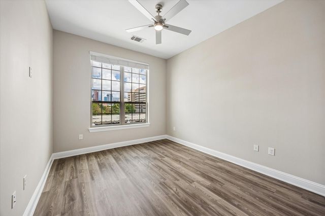 2111 Austin Street 422, Houston, TX 77002