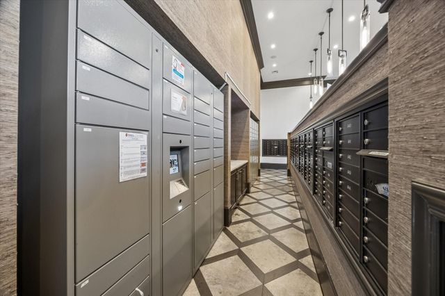 2111 Austin Street 422, Houston, TX 77002