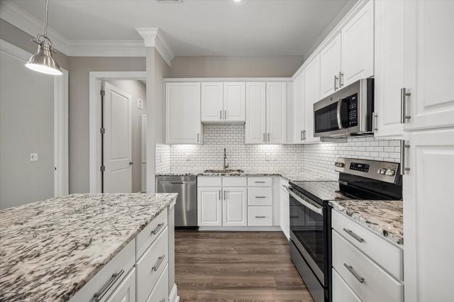 2111 Austin Street 422, Houston, TX 77002