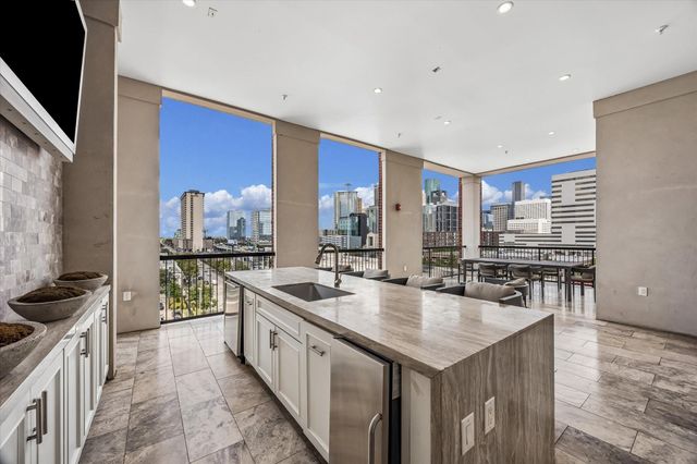 2111 Austin Street 422, Houston, TX 77002