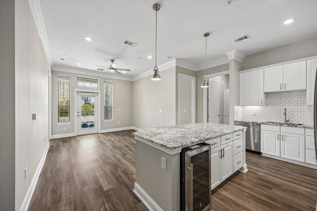 2111 Austin Street 422, Houston, TX 77002