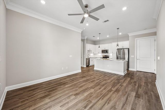 2111 Austin Street 422, Houston, TX 77002
