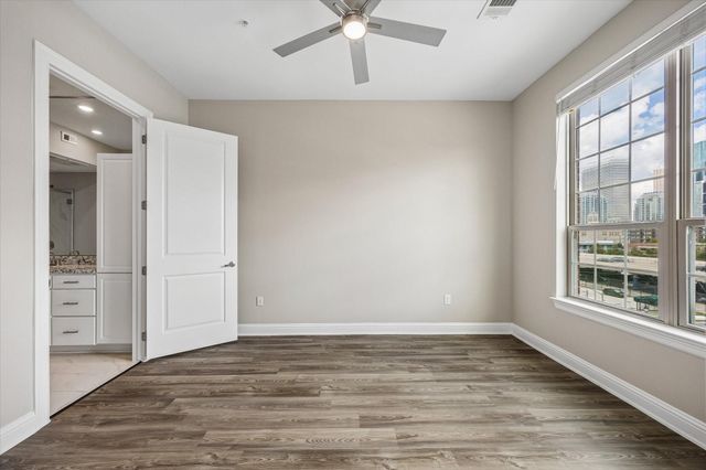 2111 Austin Street 422, Houston, TX 77002