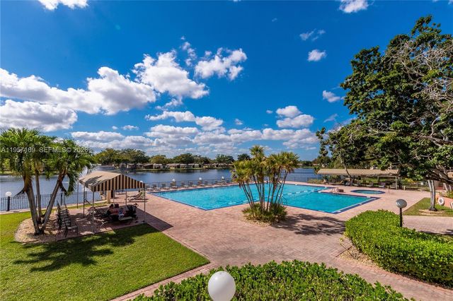 151 Berkley Rd 208, Hollywood, FL 33024