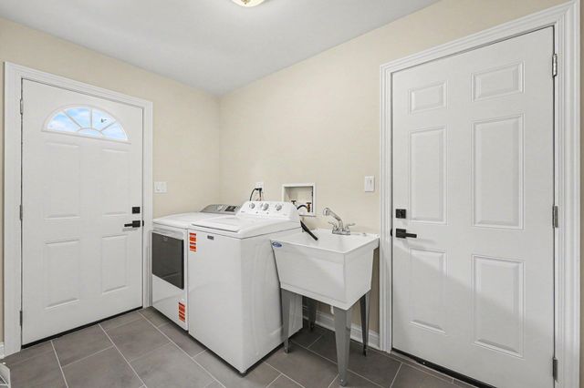 9792 W Oakridge Drive, St. John, IN 46373