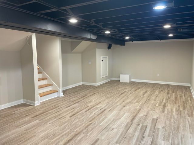 9792 W Oakridge Drive, St. John, IN 46373