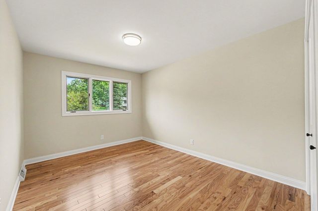 9792 W Oakridge Drive, St. John, IN 46373