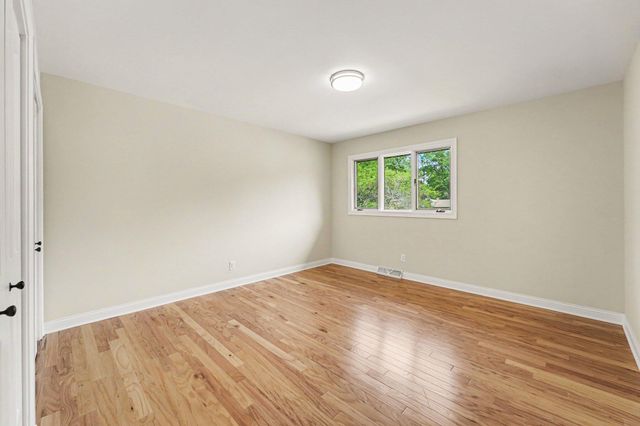 9792 W Oakridge Drive, St. John, IN 46373