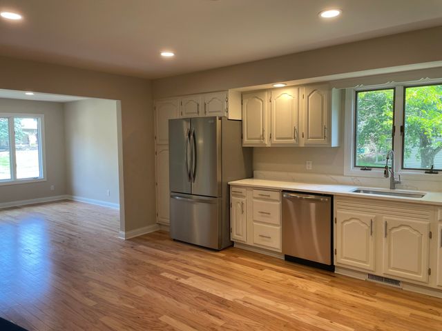 9792 W Oakridge Drive, St. John, IN 46373
