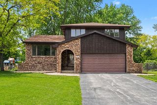 9792 W Oakridge Drive, St. John, IN 46373