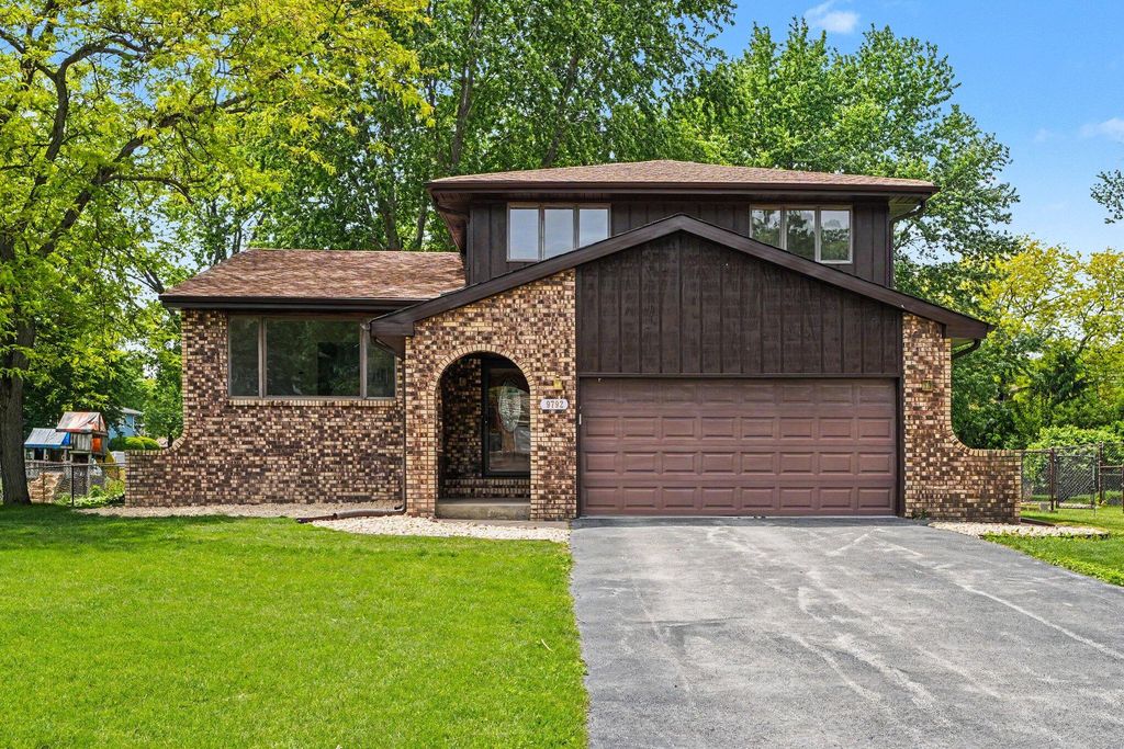 9792 W Oakridge Drive, St. John, IN 46373