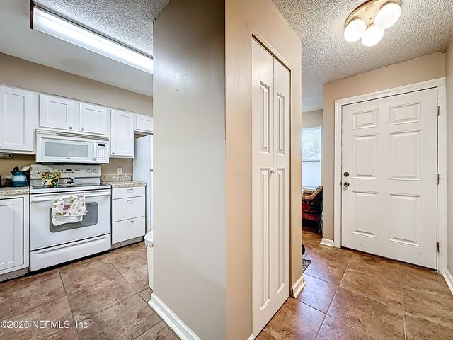 5615 SAN JUAN Avenue 104, Jacksonville, FL 32210