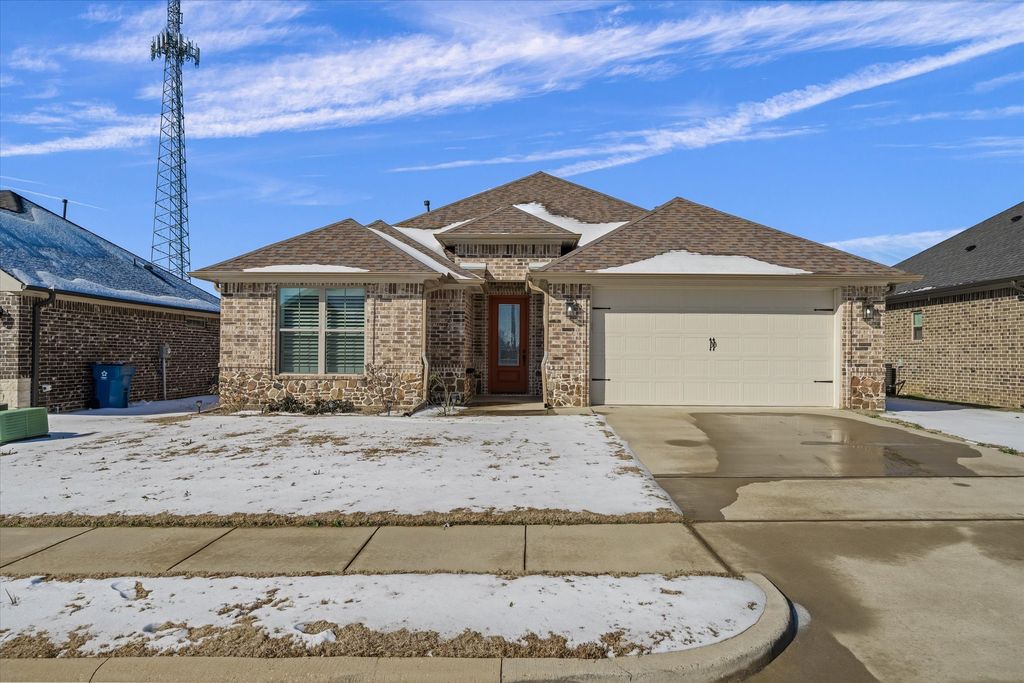 220 Patience Avenue, Lindale, TX 75771