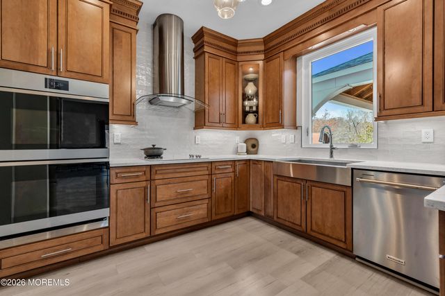39 Lafayette Mills Road, Manalapan, NJ 07726