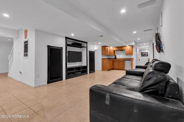 39 Lafayette Mills Road, Manalapan, NJ 07726