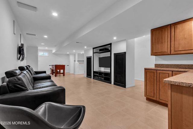 39 Lafayette Mills Road, Manalapan, NJ 07726