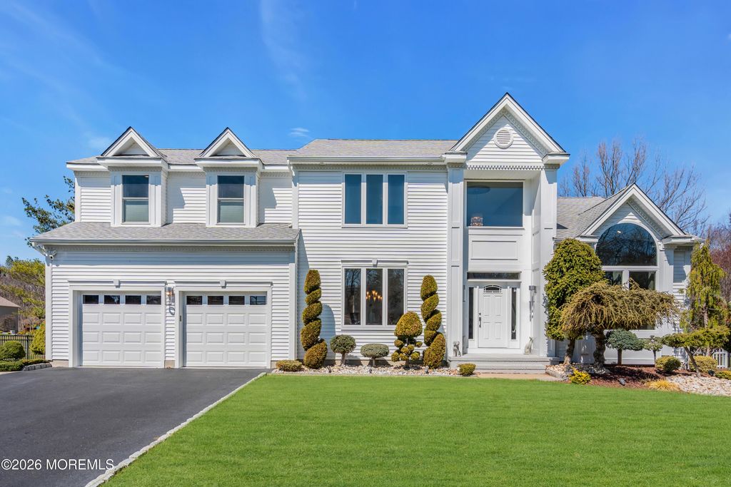 39 Lafayette Mills Road, Manalapan, NJ 07726