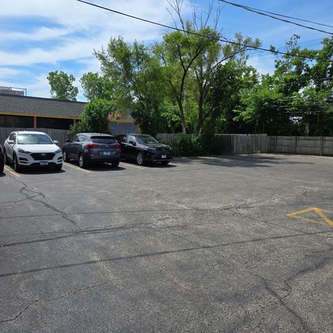 600 BUSSE Highway, Park Ridge, IL 60068