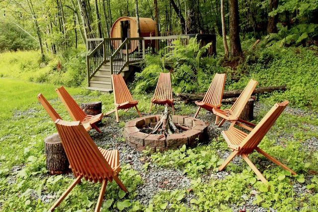 9 Brophy Road, Hurleyville, NY 12747