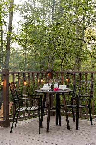 9 Brophy Road, Hurleyville, NY 12747