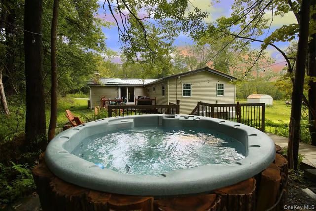 9 Brophy Road, Hurleyville, NY 12747