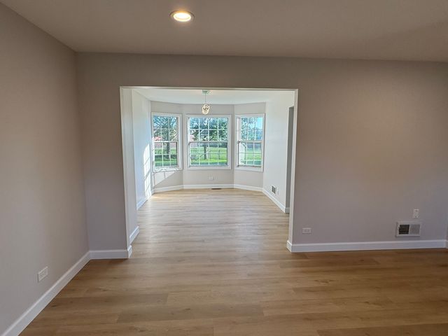 1194 Knollwood Drive, Carol Stream, IL 60188