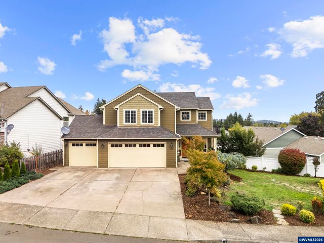 38 Sweden Cir, Silverton, OR 97381
