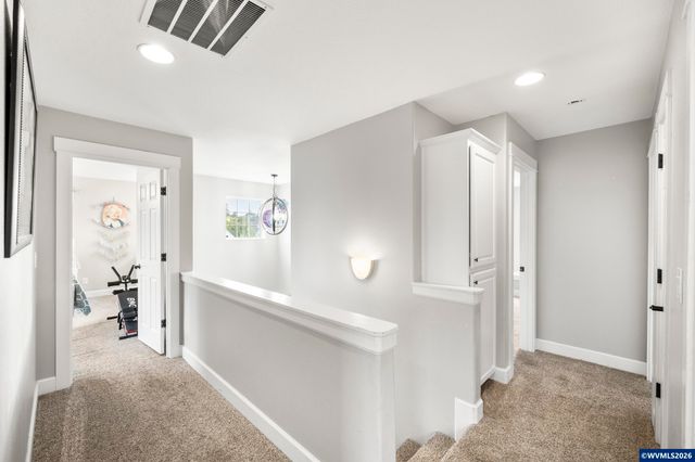 38 Sweden Cir, Silverton, OR 97381