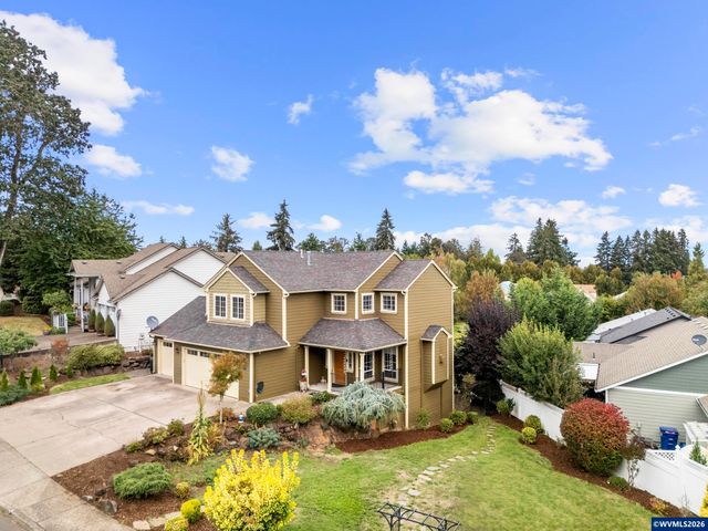 38 Sweden Cir, Silverton, OR 97381