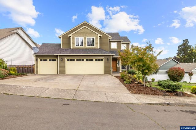 38 Sweden Cir, Silverton, OR 97381
