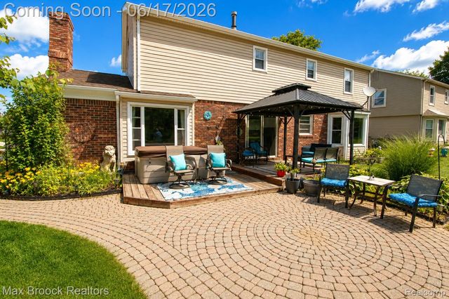 8952 Cynthia Court, Commerce Charter Township, MI 48382