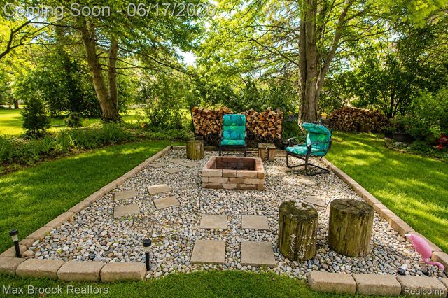 8952 Cynthia Court, Commerce Charter Township, MI 48382